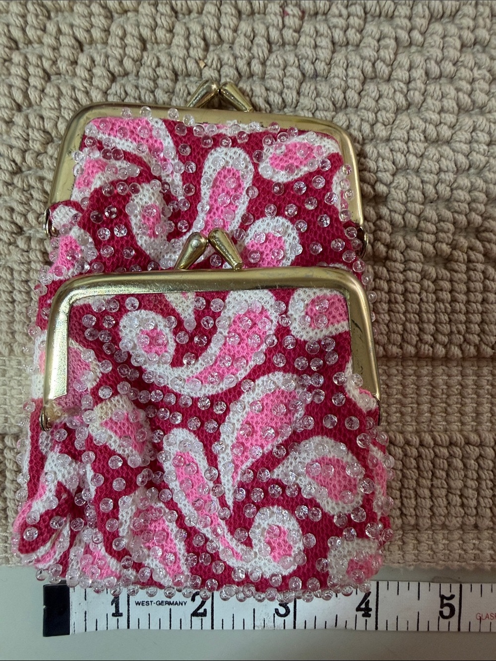 Vintage Handcrafted Pink Sequin Beaded Kiss-Lock Coin Purse Made in Hong Kong